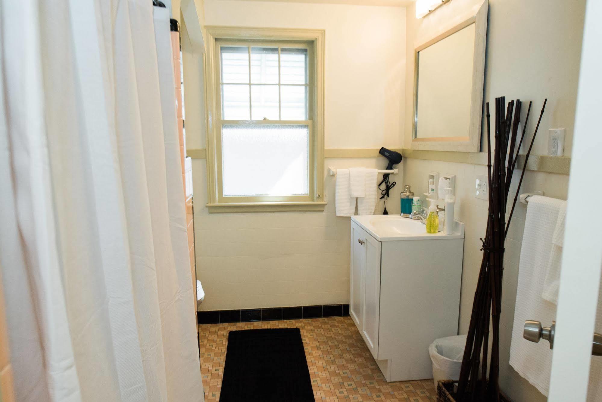 The Little Italy Of Niagara Falls Bed & Breakfast Extérieur photo